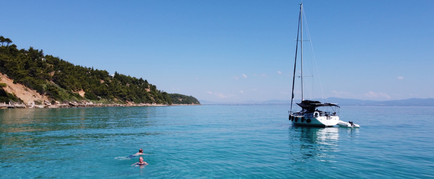 Badestopp am Sirena Beach beim Nachmittags-Segeln auf Halkidiki
